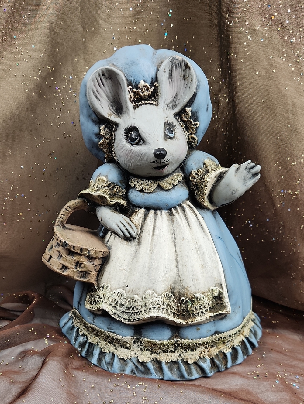 Vintage Garden Keeper Hand-Painted Blue & White Ceramic Mouse Figurine w/Basket